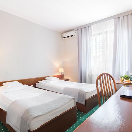 Hotel T&T Poznań Esterno foto