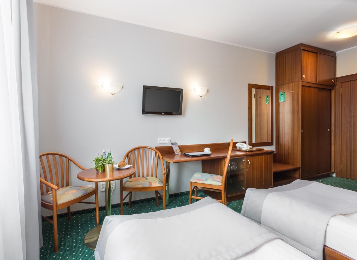 Hotel T&T Poznań Esterno foto
