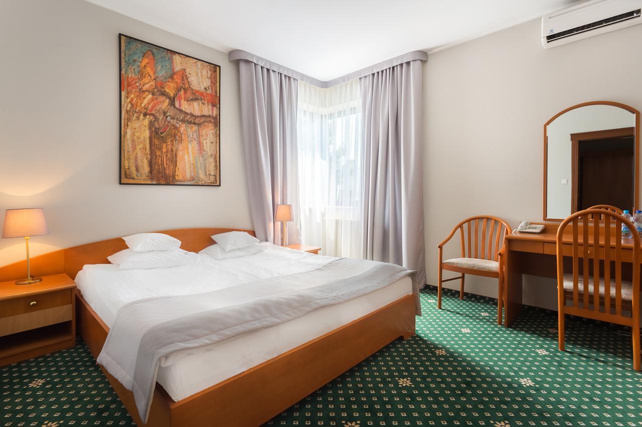 Hotel T&T Poznań Esterno foto