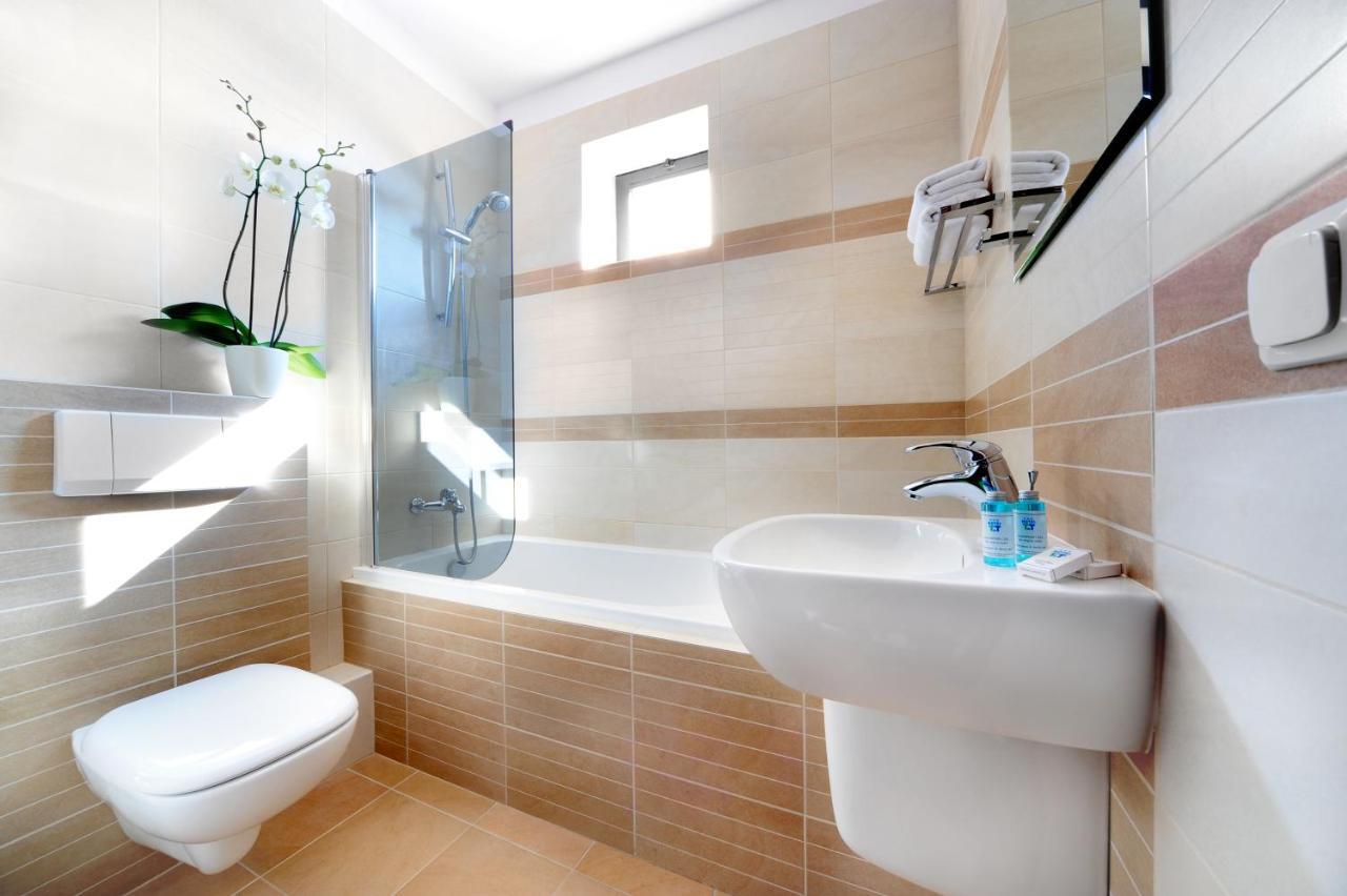 Hotel T&T Poznań Esterno foto